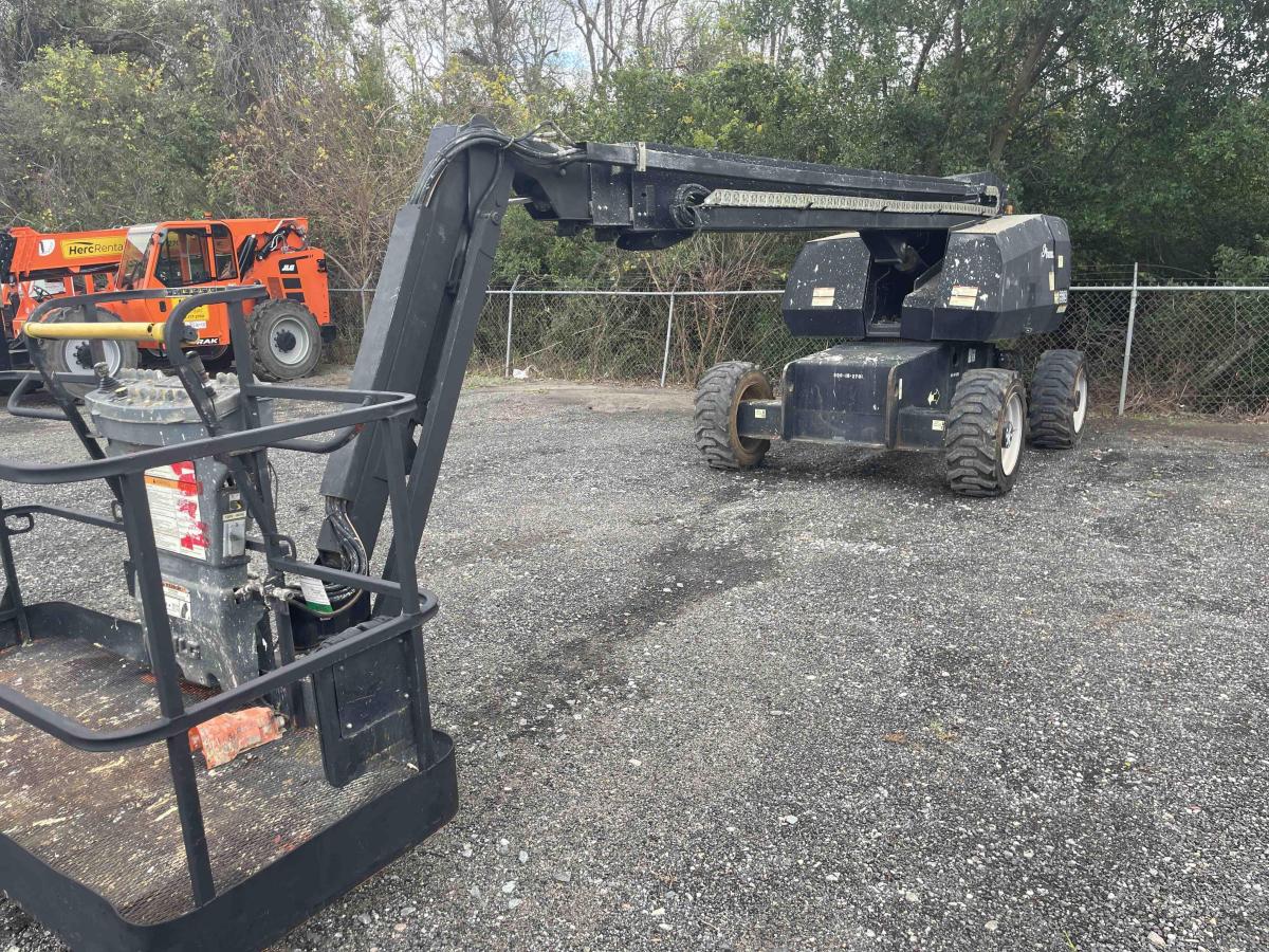 2017 JLG 660SJ