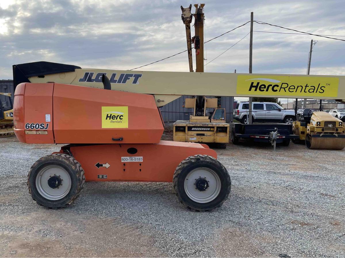 2017 JLG 660SJ