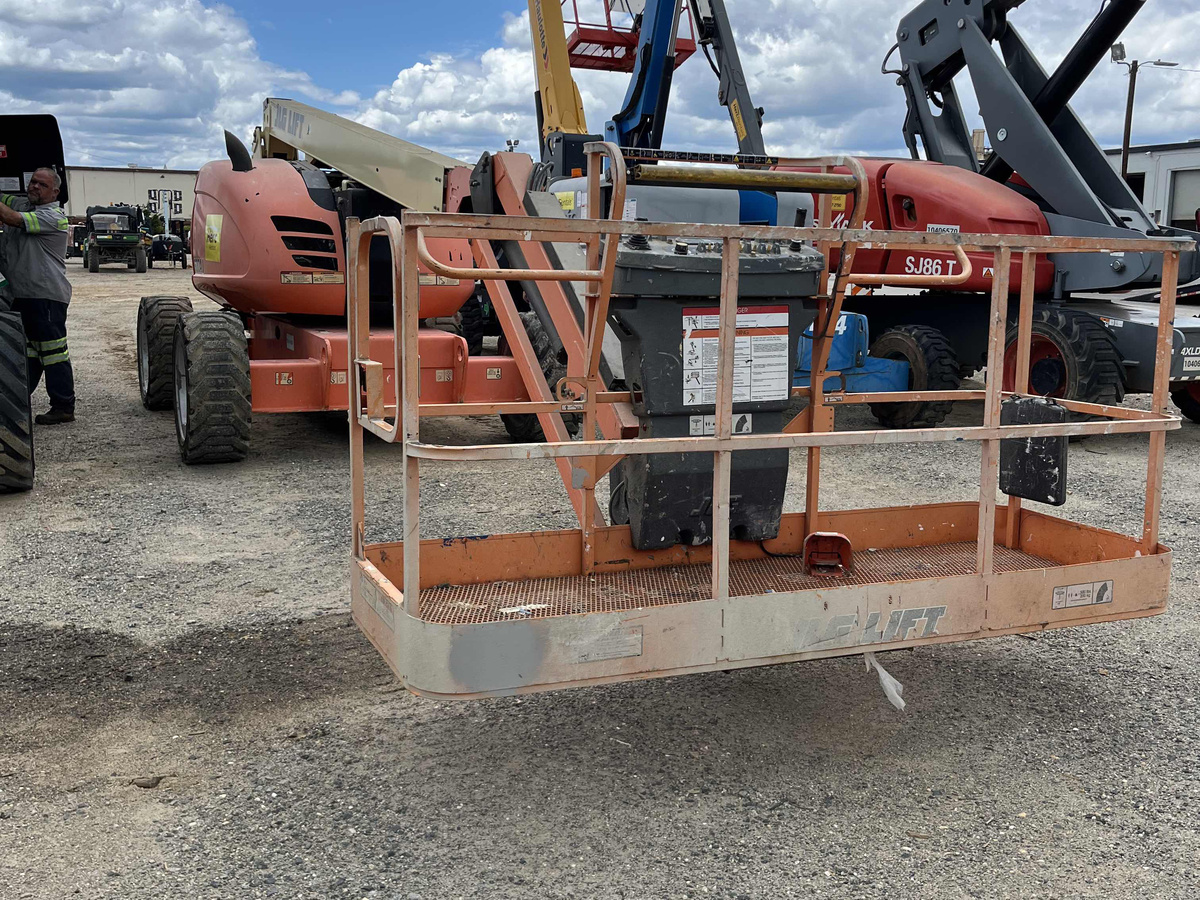 2017 JLG 600AJ-3