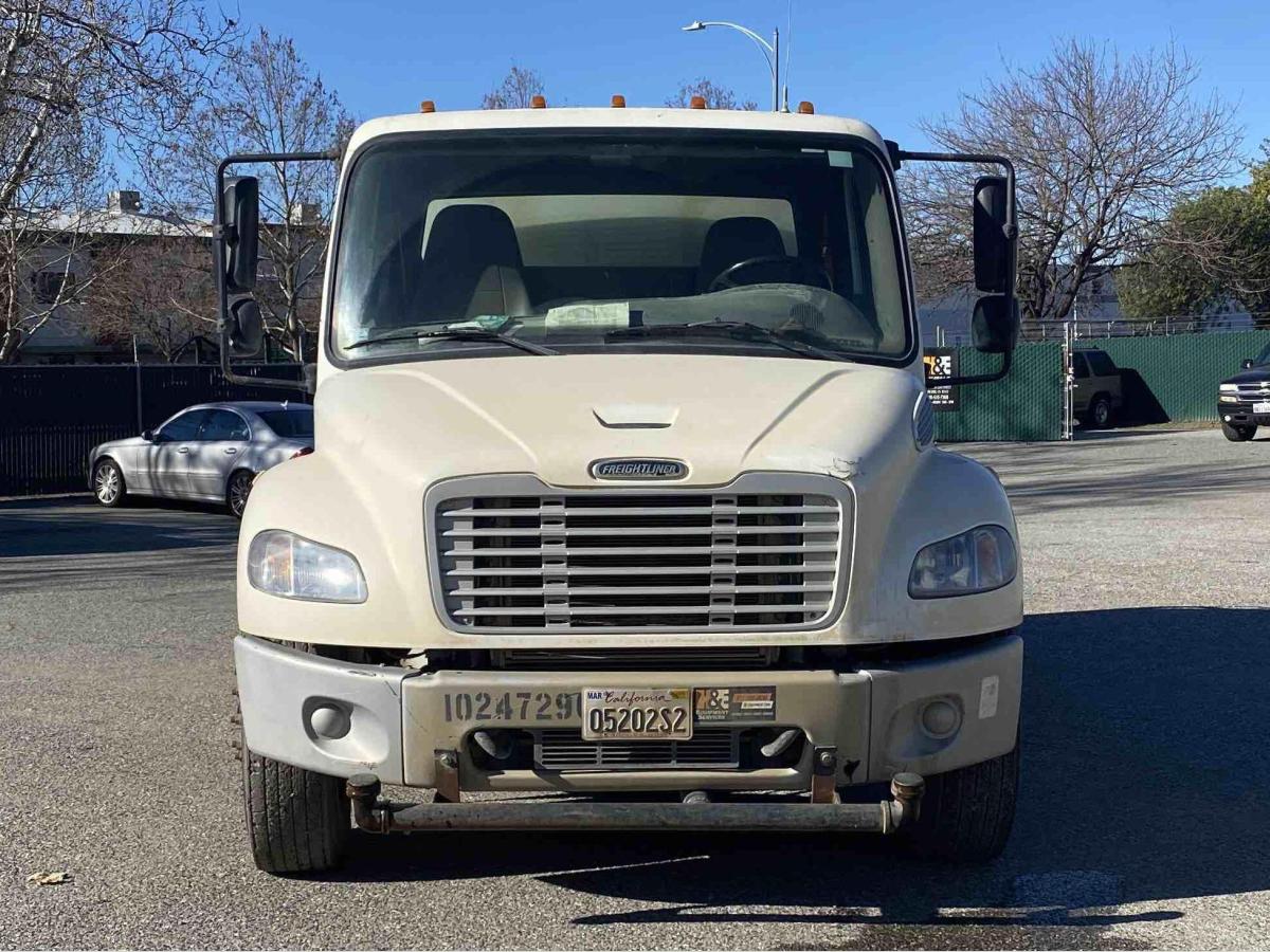 2019 Freightliner M2106