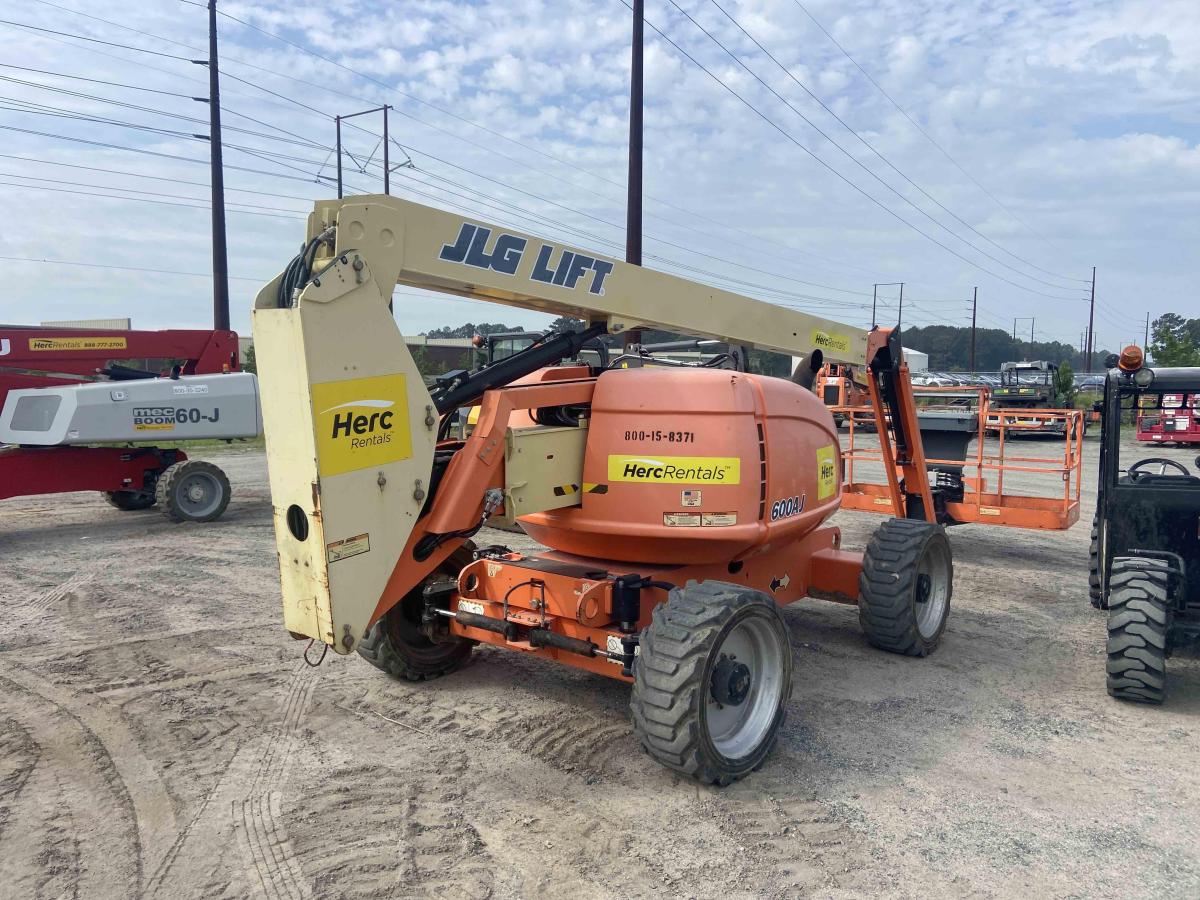 2017 JLG 600AJ