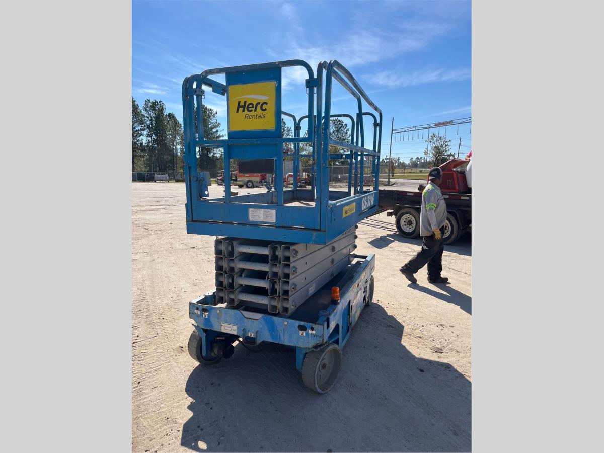 2015 Genie GS-3246