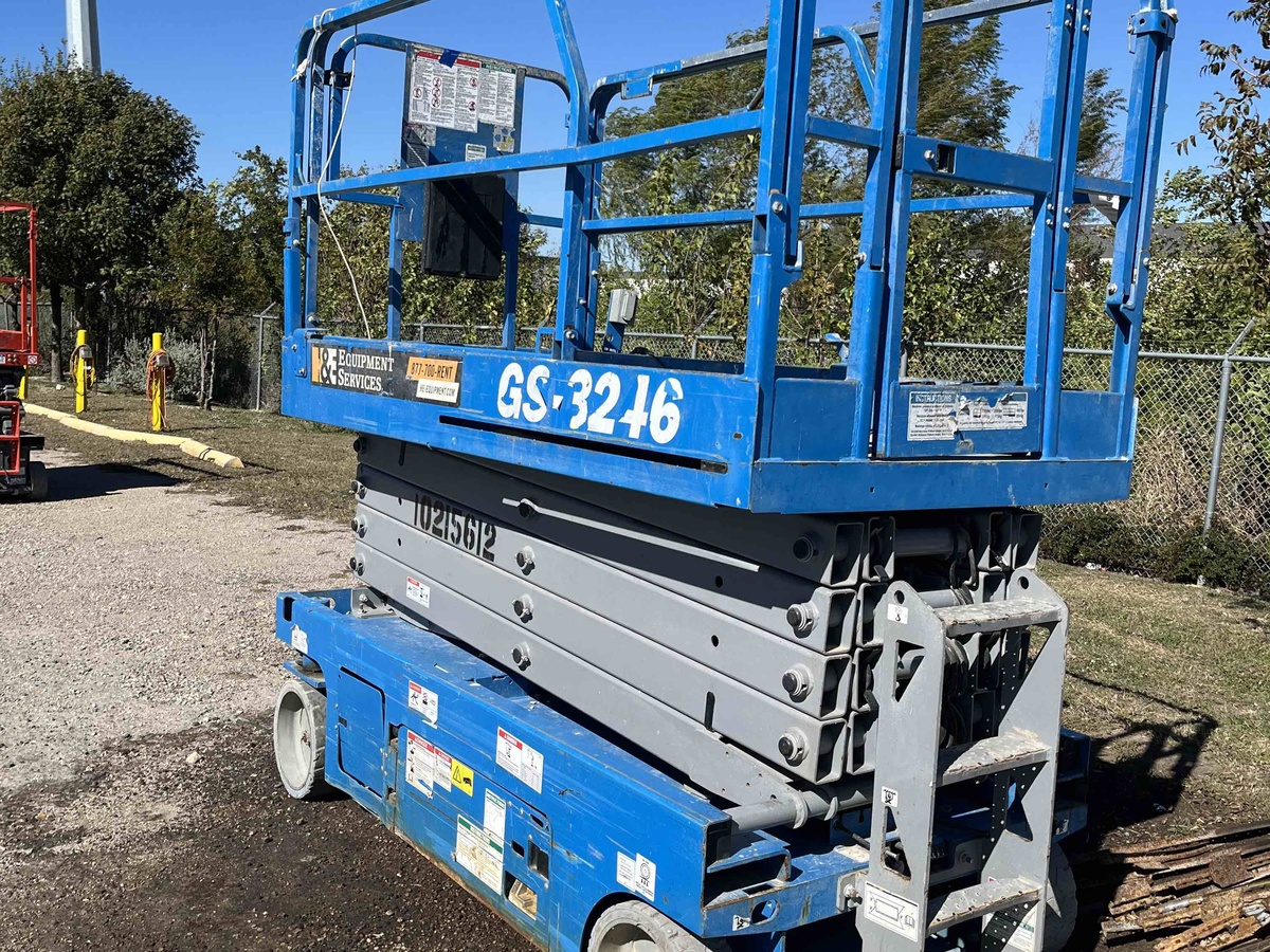 2017 Genie GS-3246-3