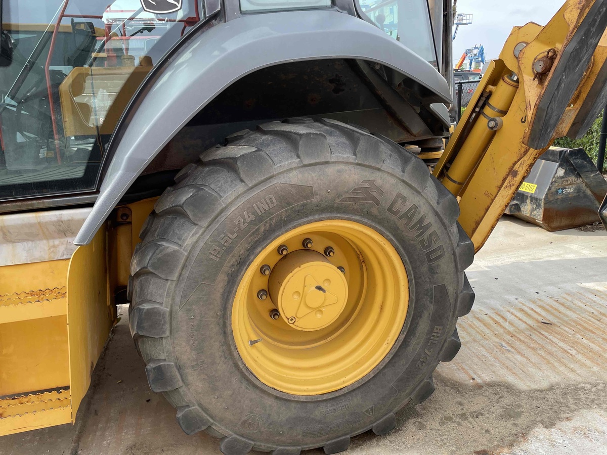 2017 John Deere 310L-8