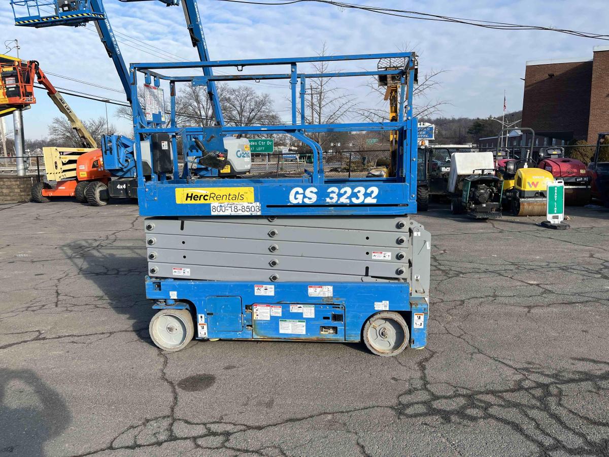 2017 Genie GS-3232