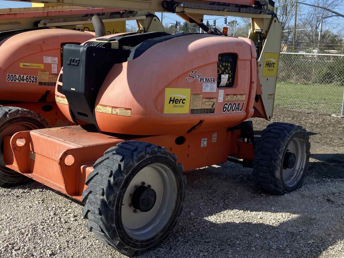 2017 JLG 600AJ