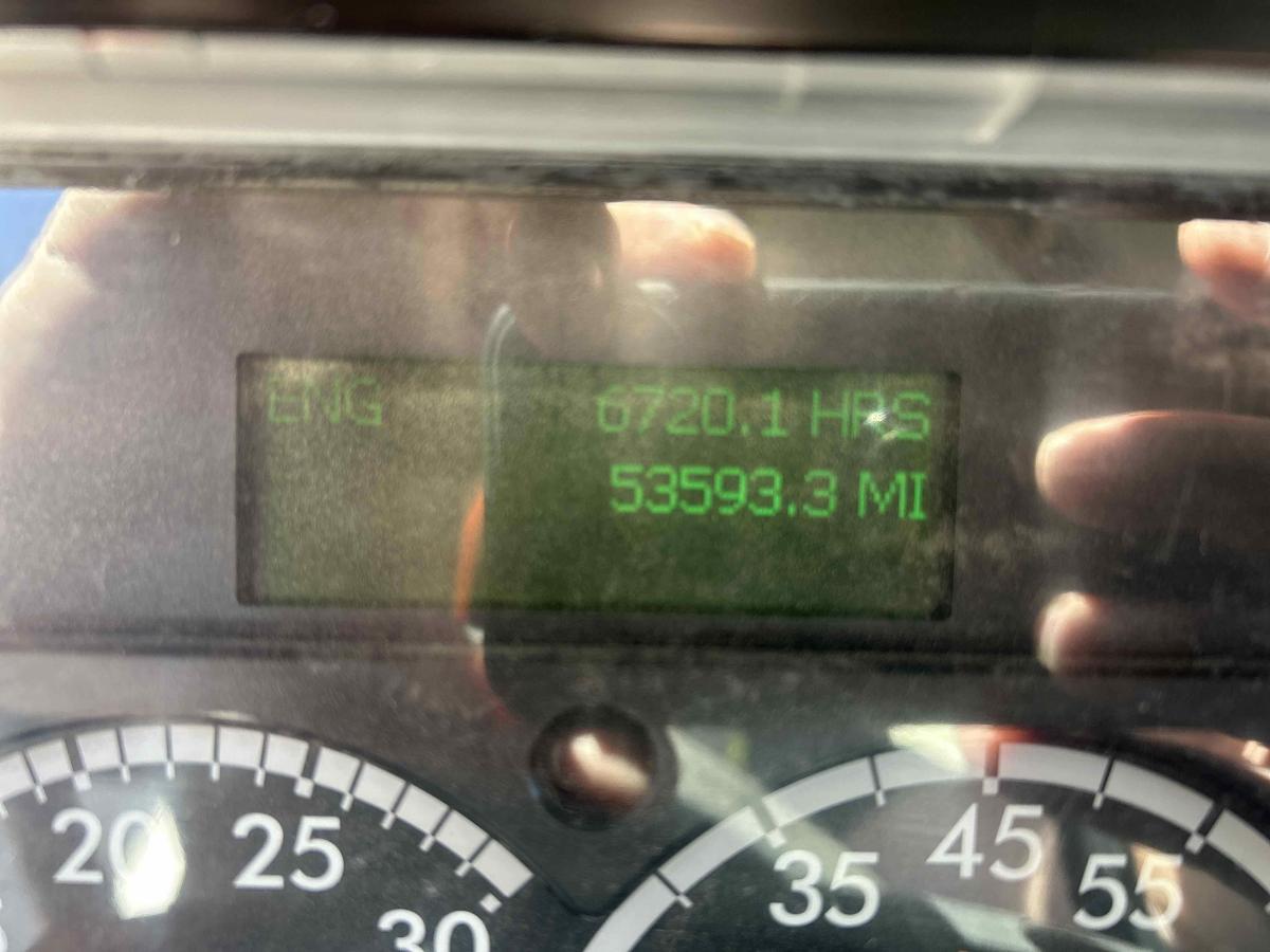 2016 Freightliner M2106-12