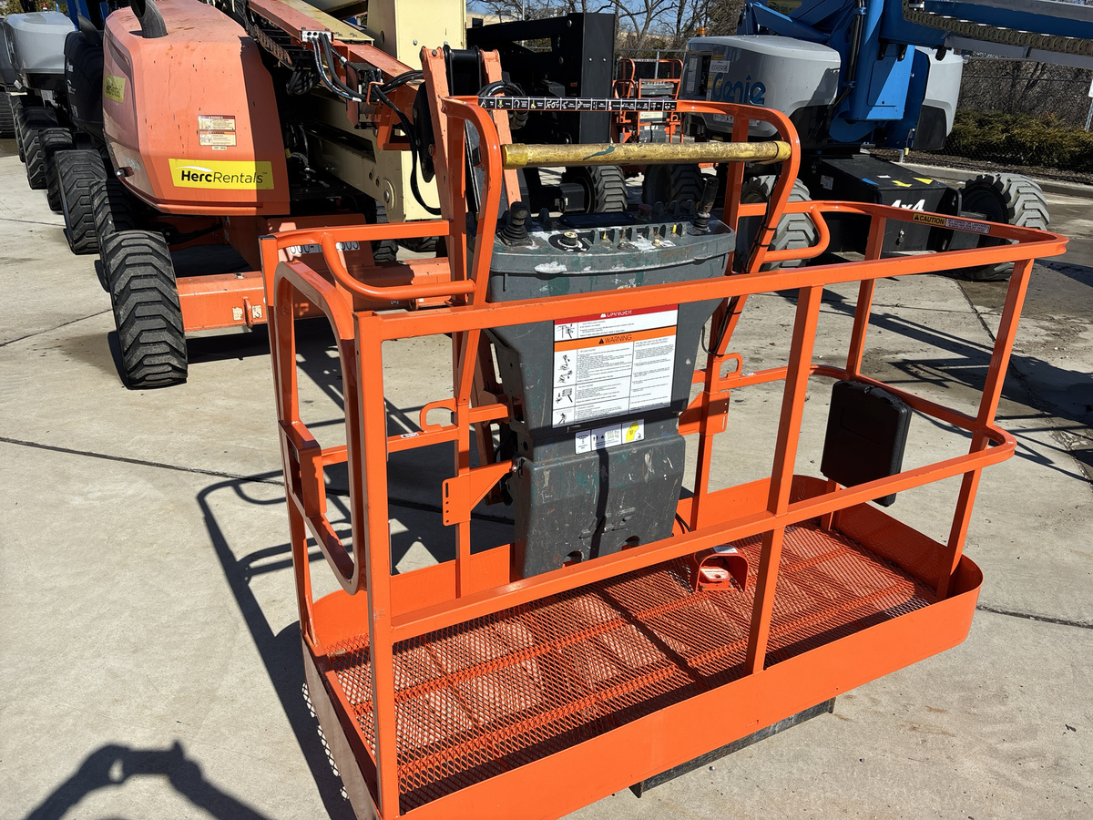 2017 JLG 450AJ-5