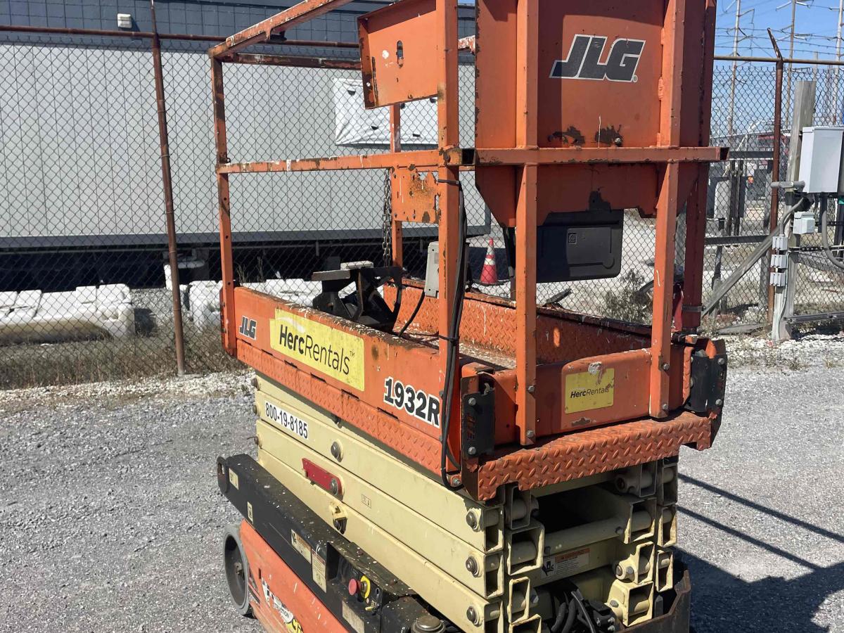 2018 JLG 1932R