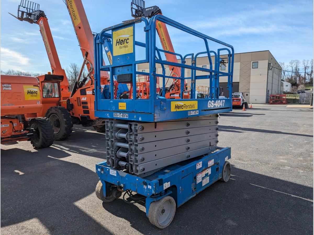 2017 Genie GS-4047