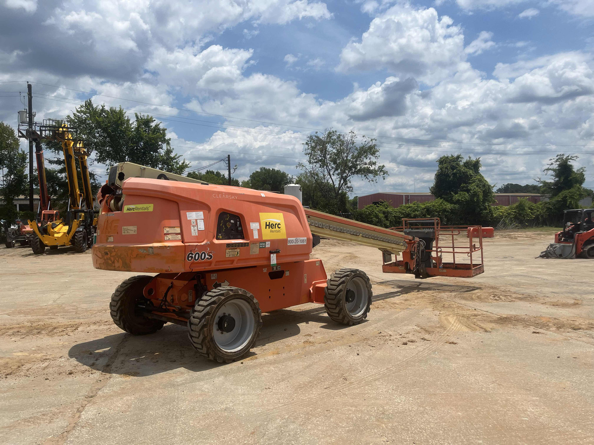 2018 JLG 600S