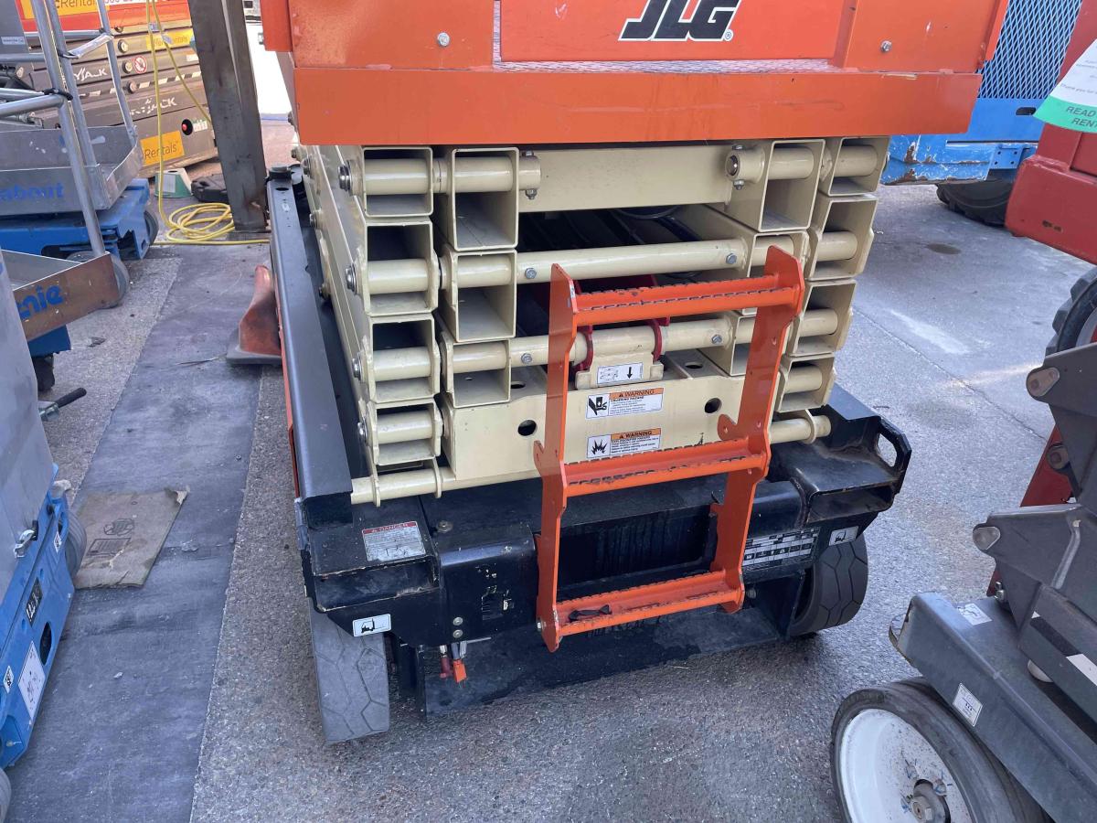 2017 JLG 2632ES