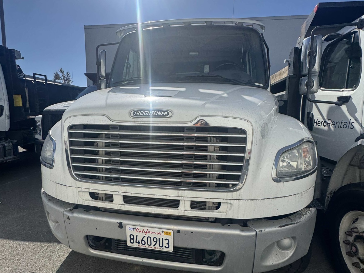 2017 Freightliner M2106-12