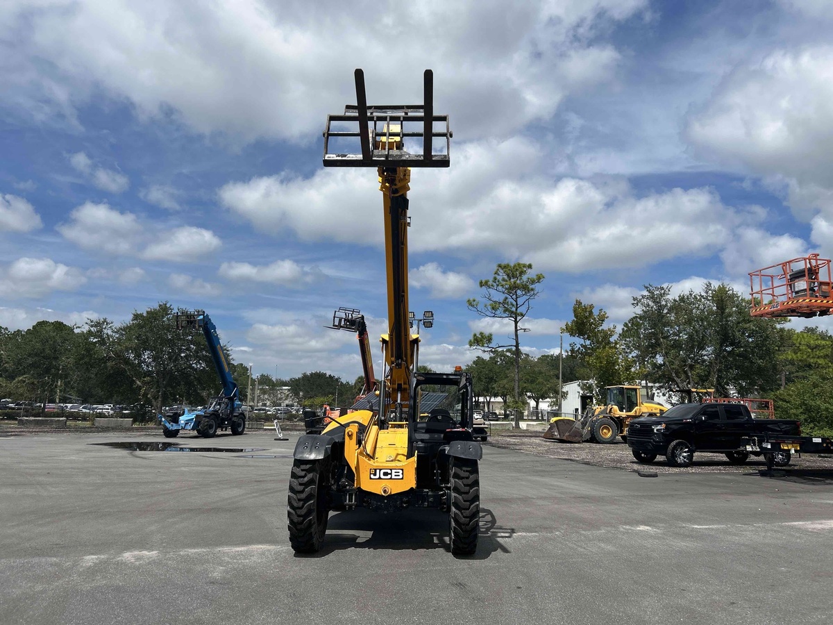 2022 JCB 507-42-3
