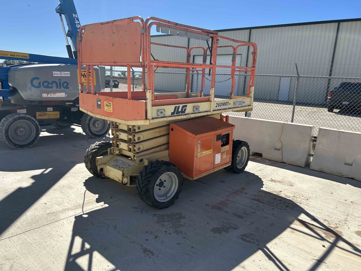 2017 JLG 260MRT-3