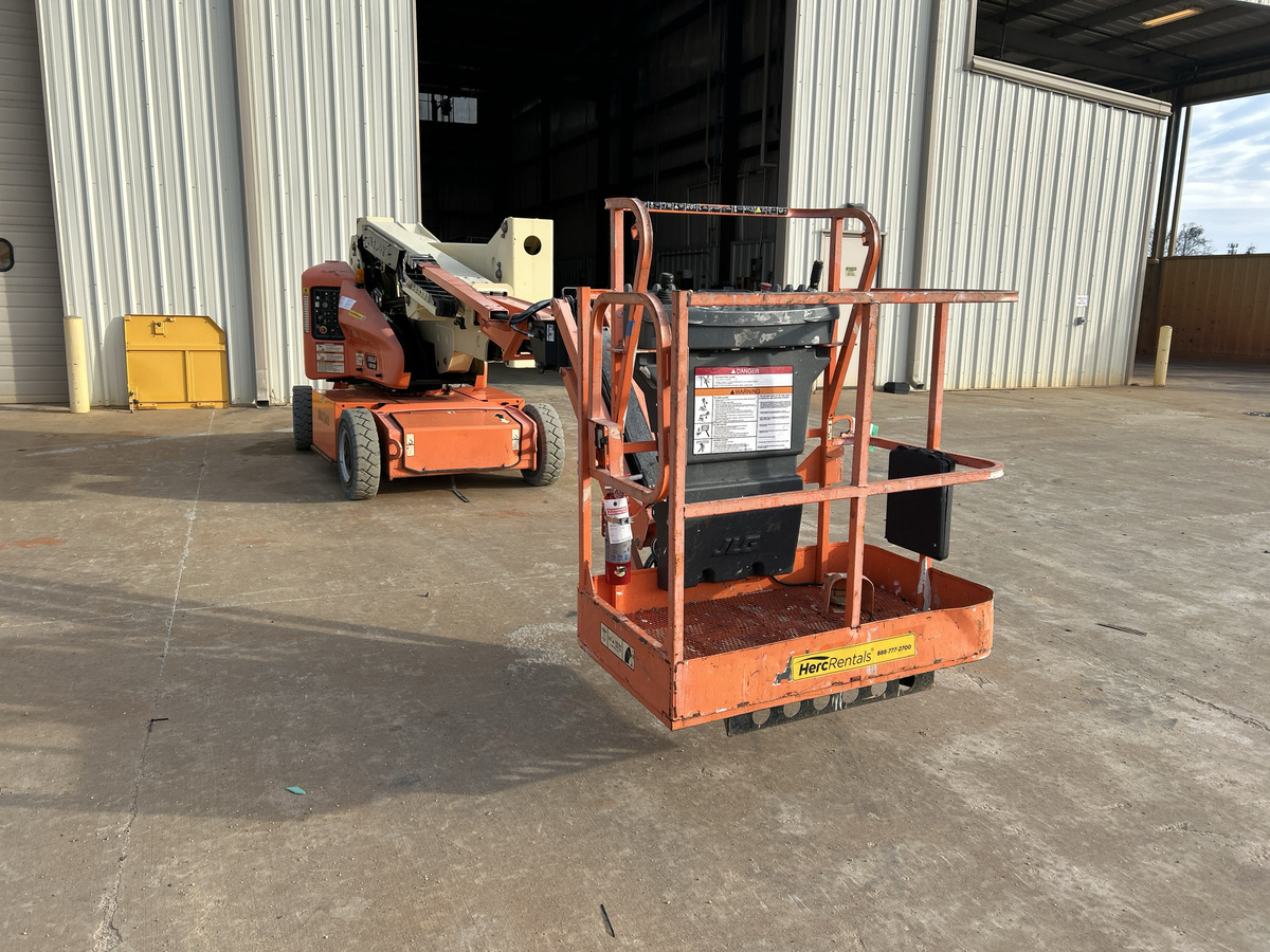2016 JLG E400AJPN-6