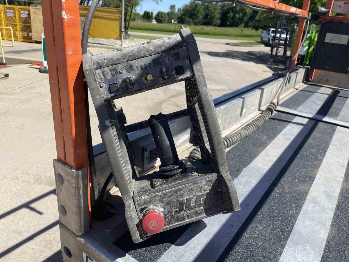 2006 JLG 2630ES
