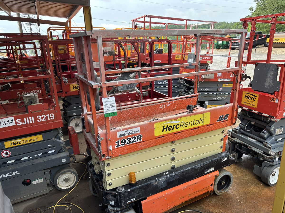 2018 JLG 1932R