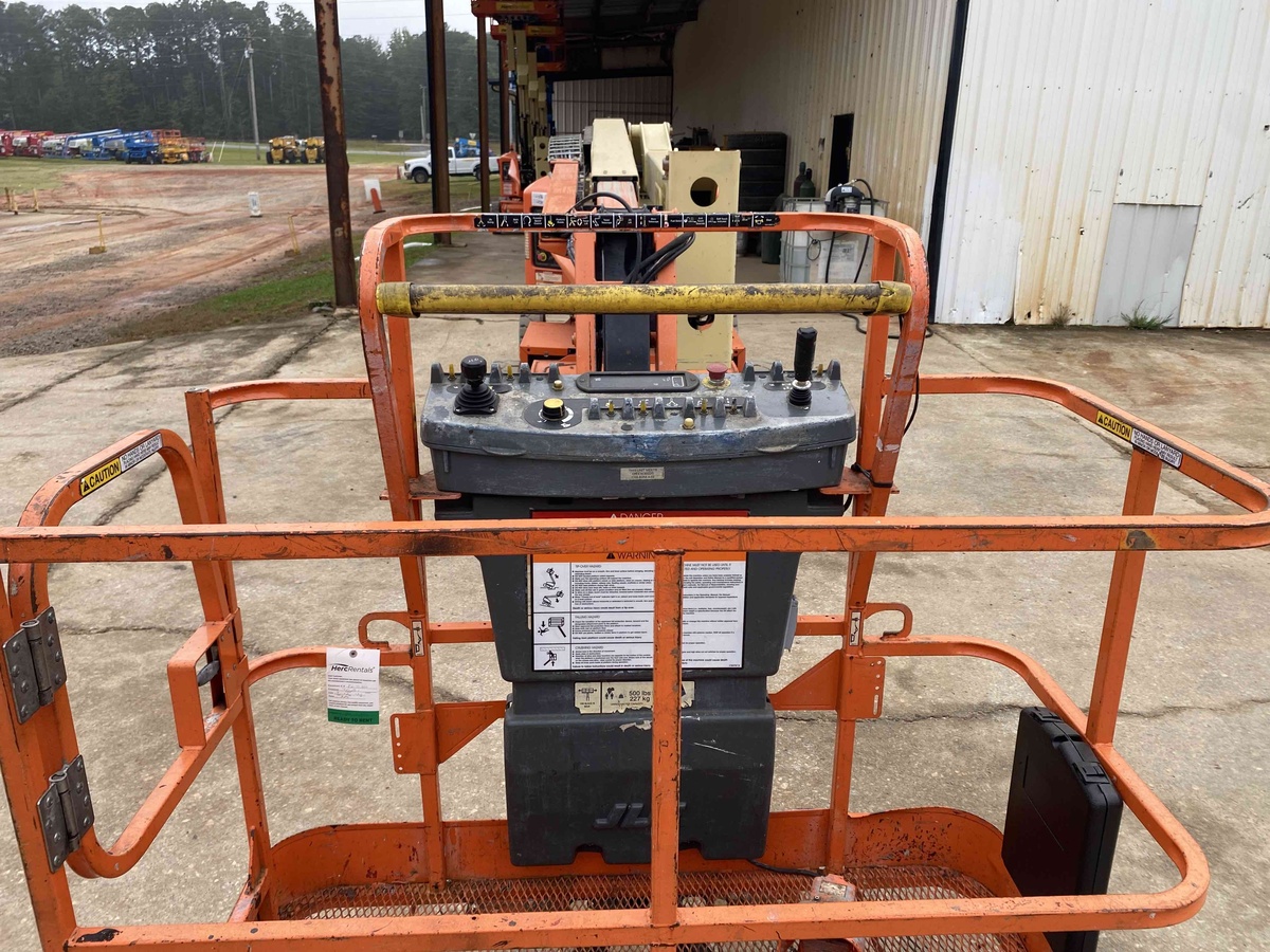 2017 JLG E450AJ-3