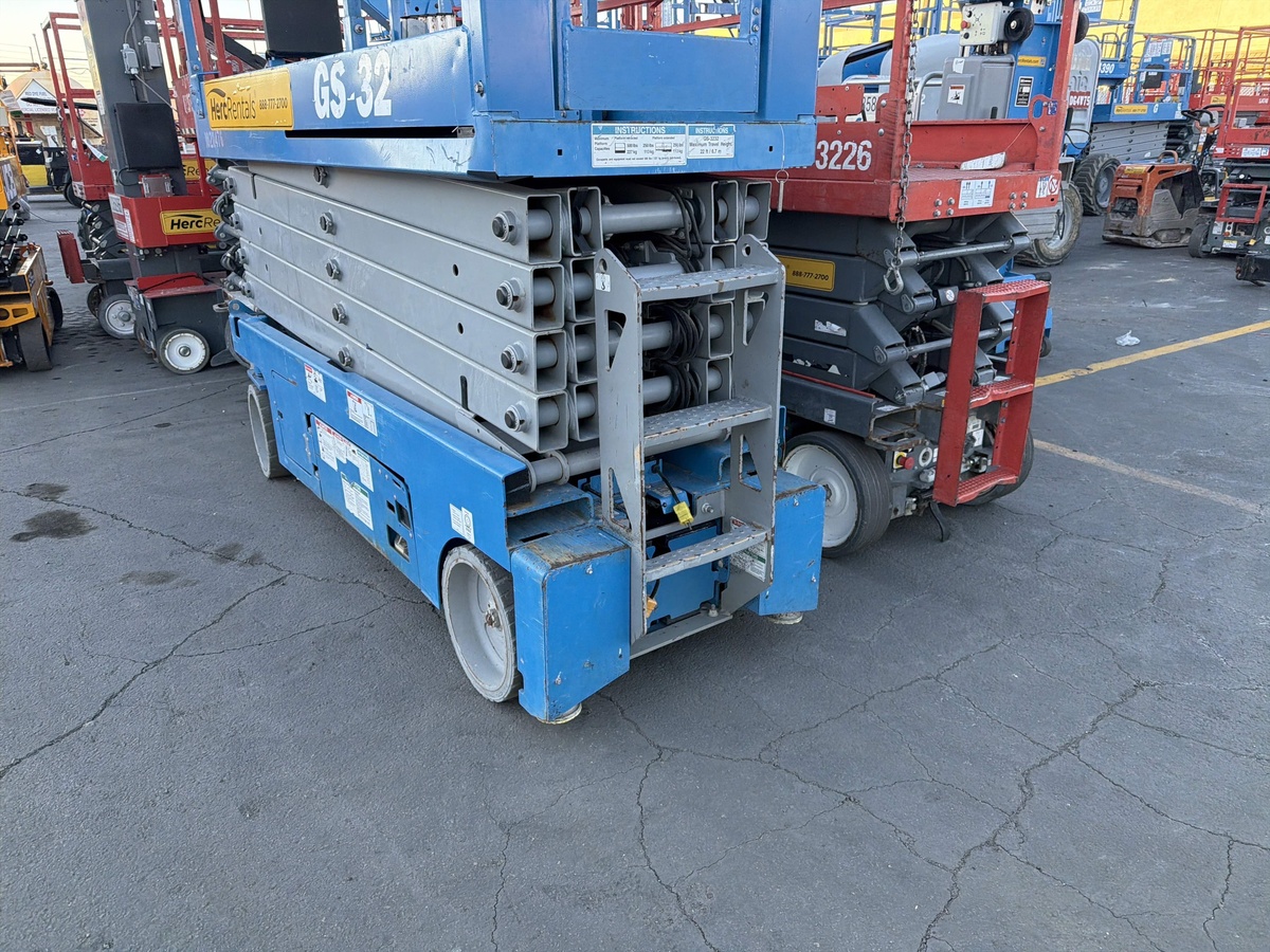 2017 Genie GS-3232-3