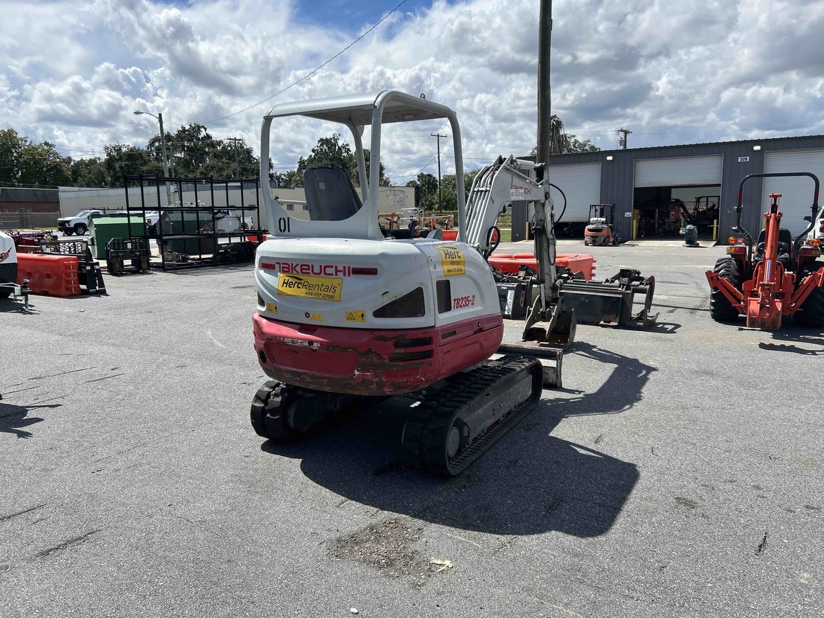 2020 Takeuchi TB235-7