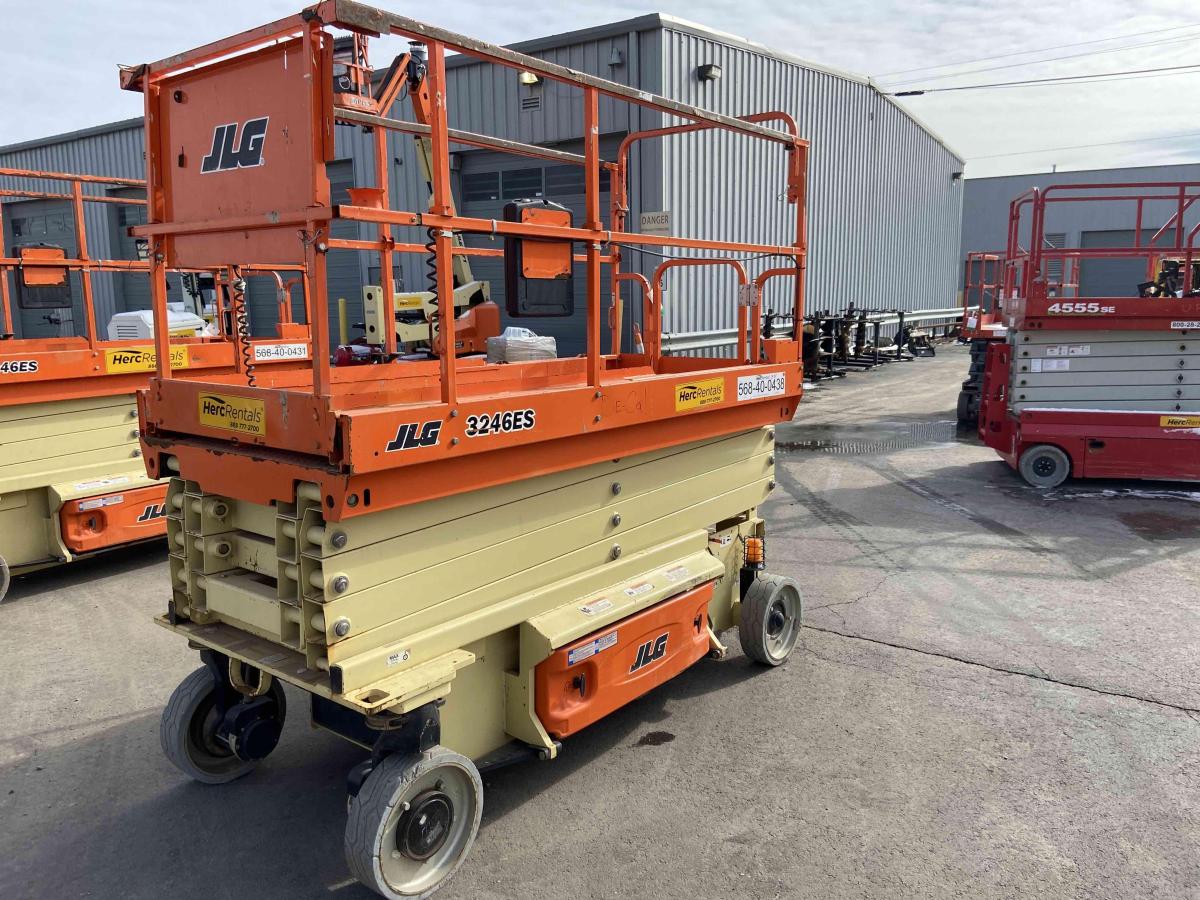 2018 JLG 3246ES