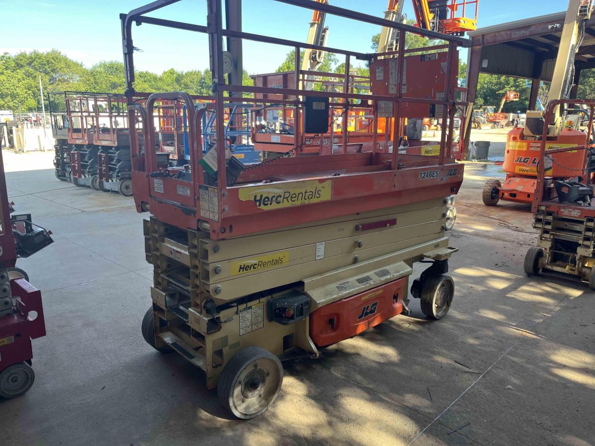 2017 JLG 3246ES