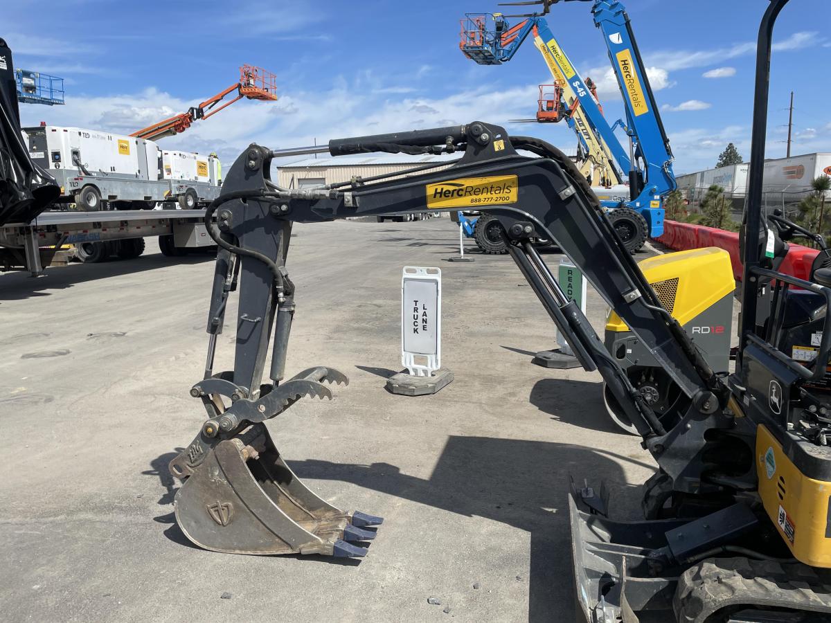 2022 John Deere 17G-7