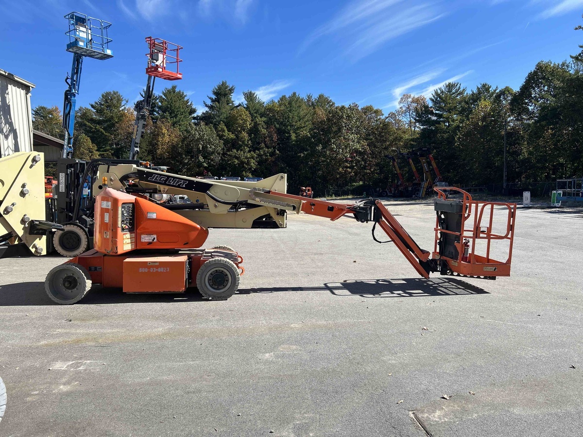 2014 JLG E400AJPN