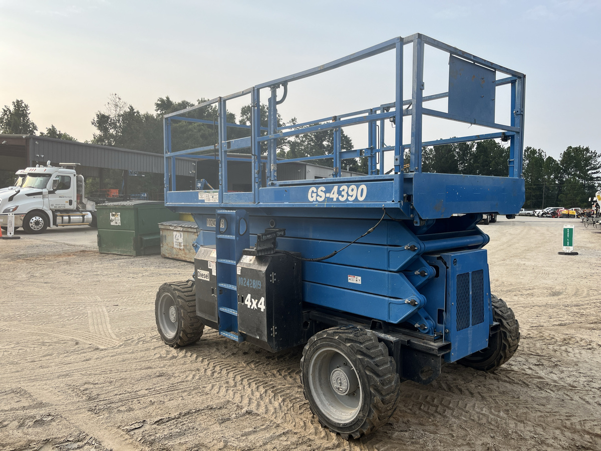 2017 Genie GS-4390 RT-4
