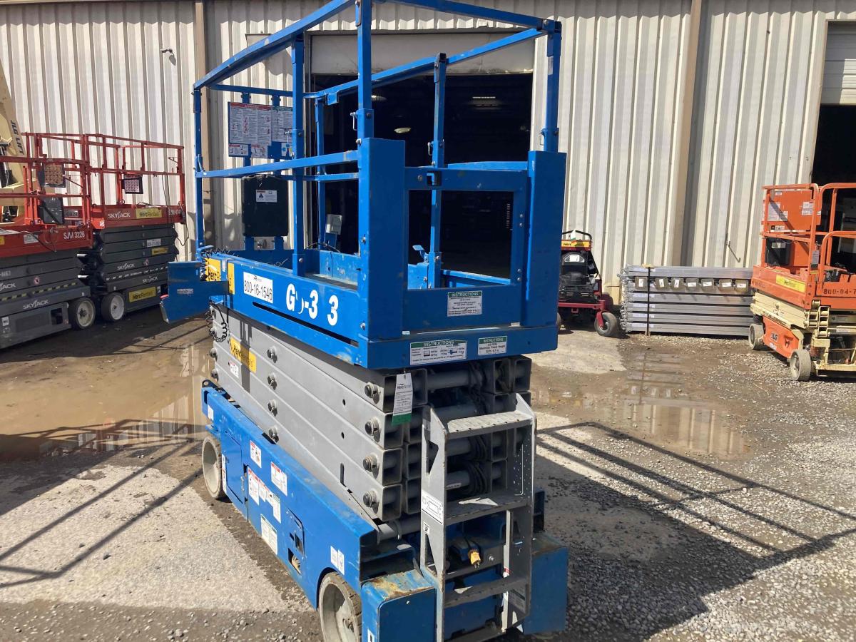 2017 Genie GS-3232