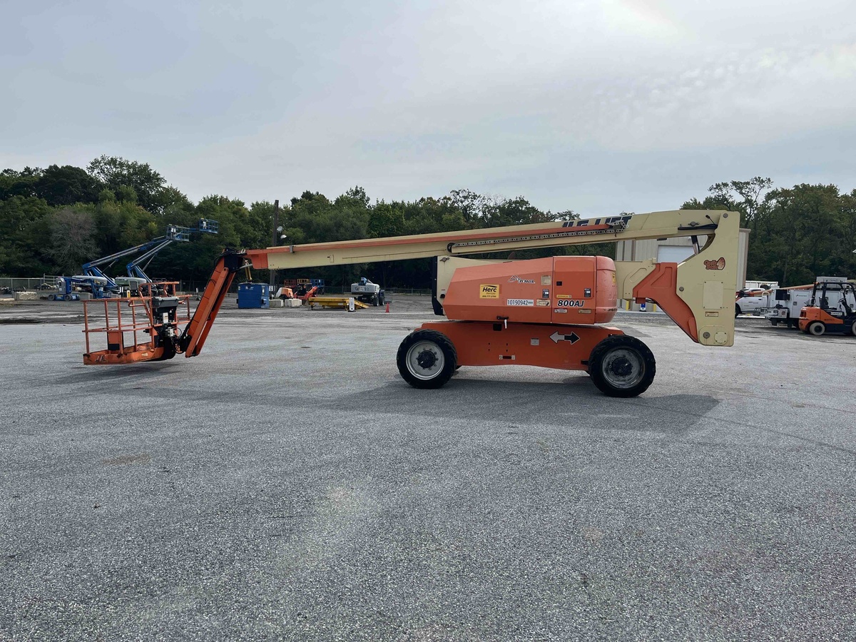 2016 JLG 800AJ