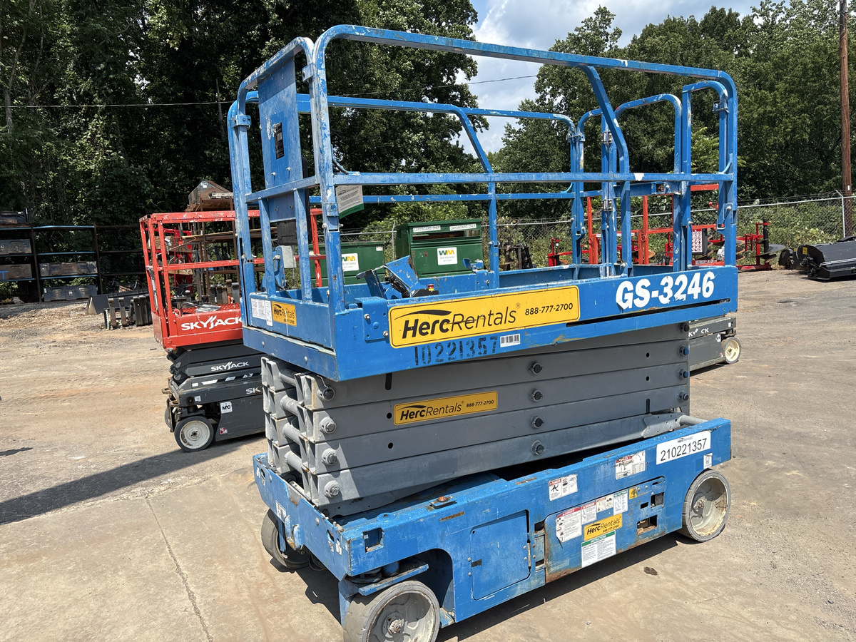 2017 Genie GS-3246