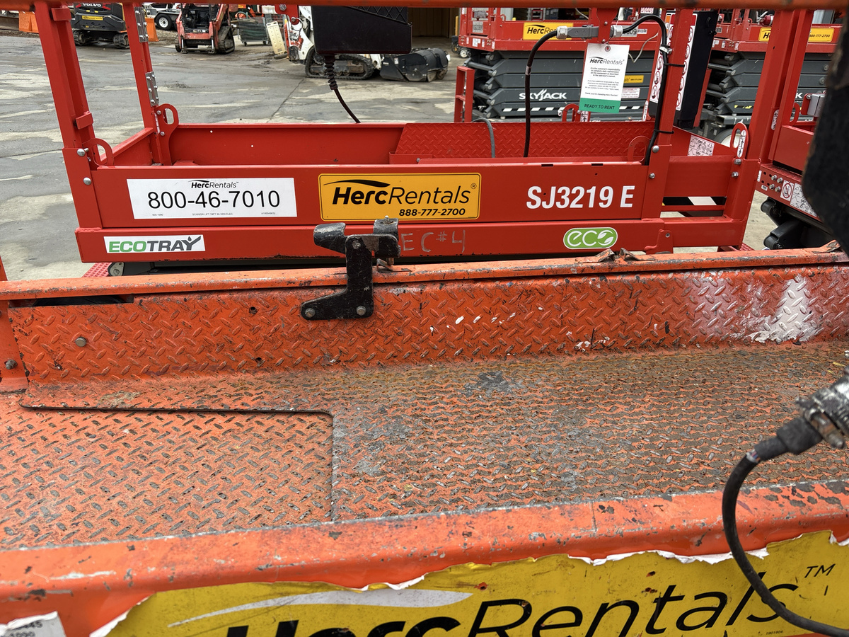 2018 JLG 1932R-3