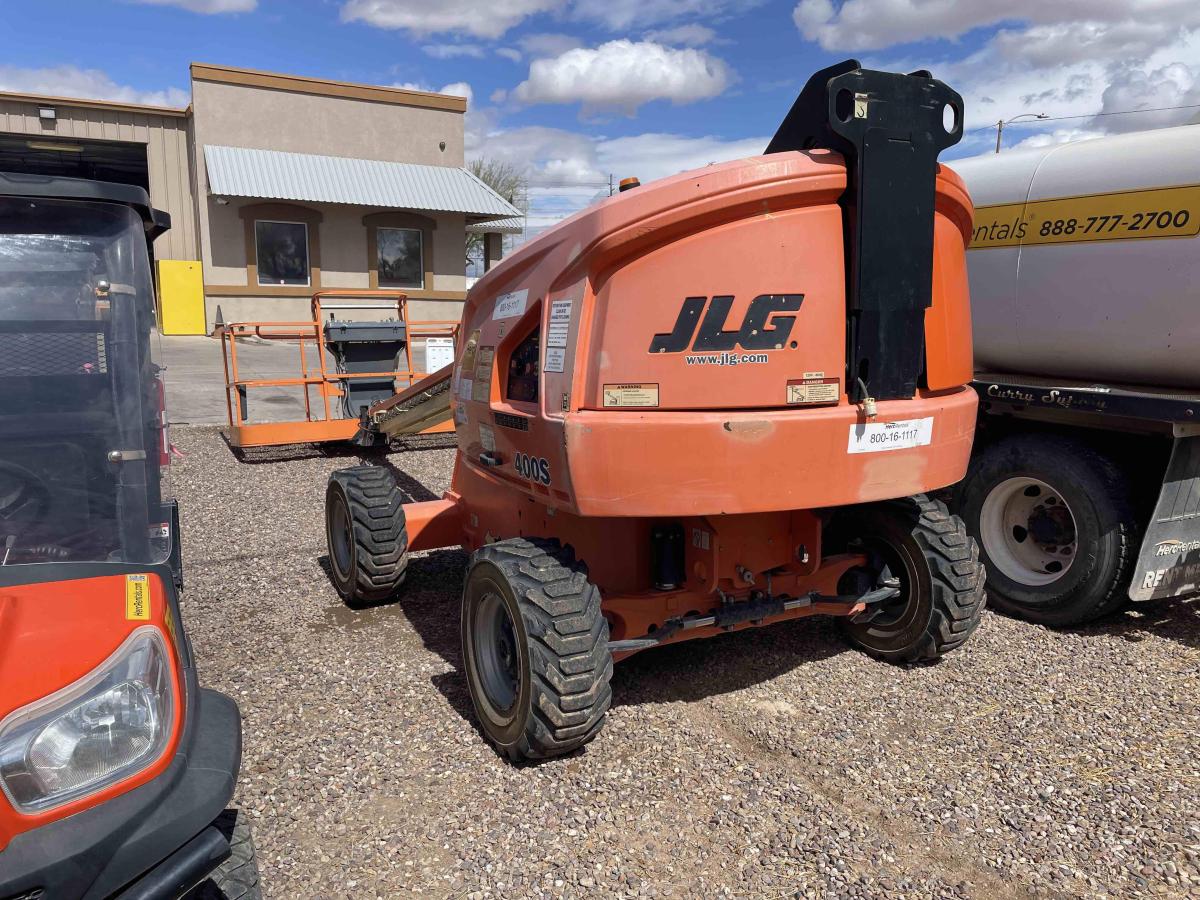 2017 JLG 400S