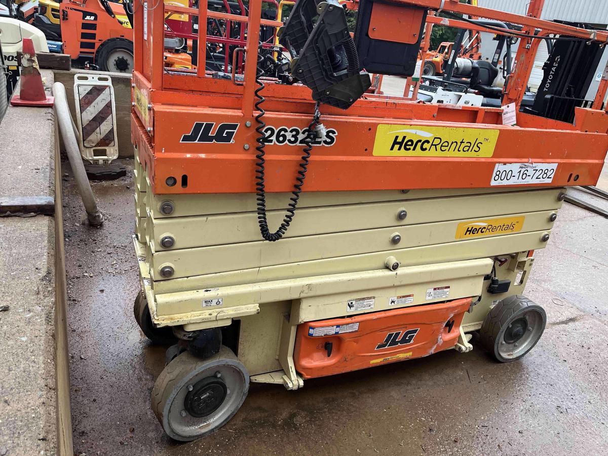 2017 JLG 2632ES