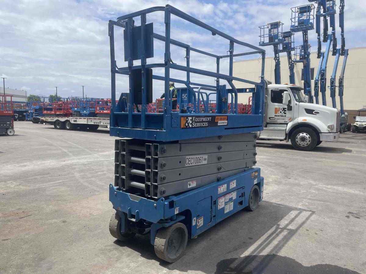 2017 Genie GS-3232