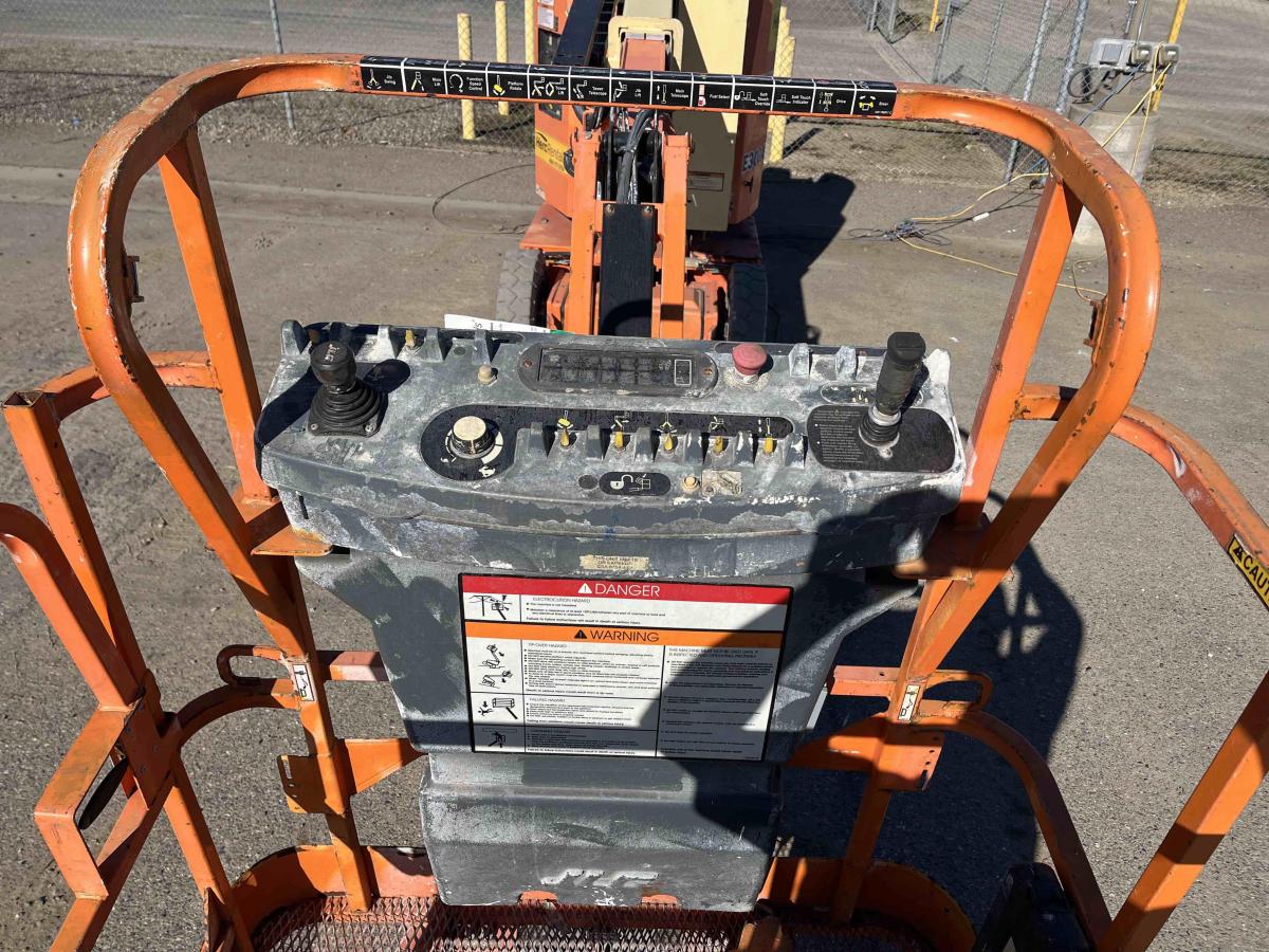 2017 JLG E300AJP