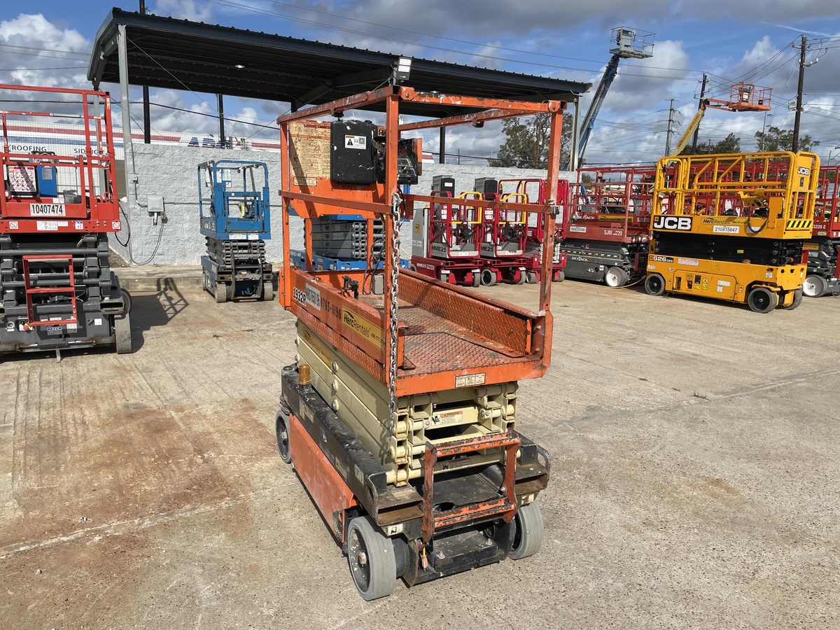 2018 JLG 1932R-2