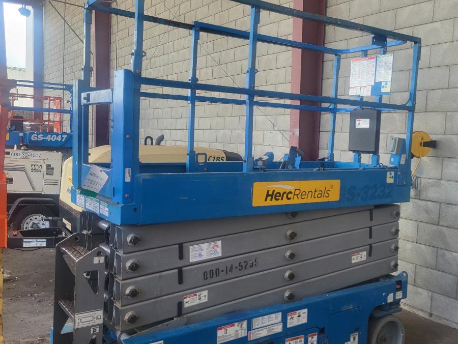 2017 Genie GS-3232