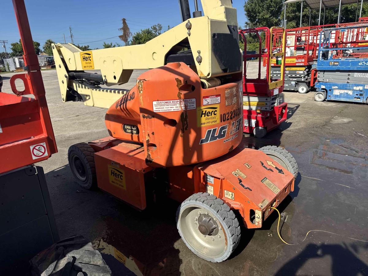 2017 JLG E400AJPN-2