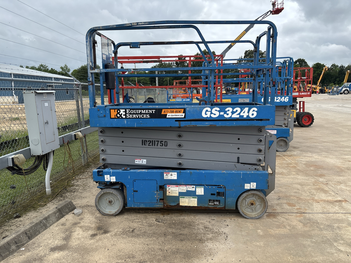 2017 Genie GS-3246-4