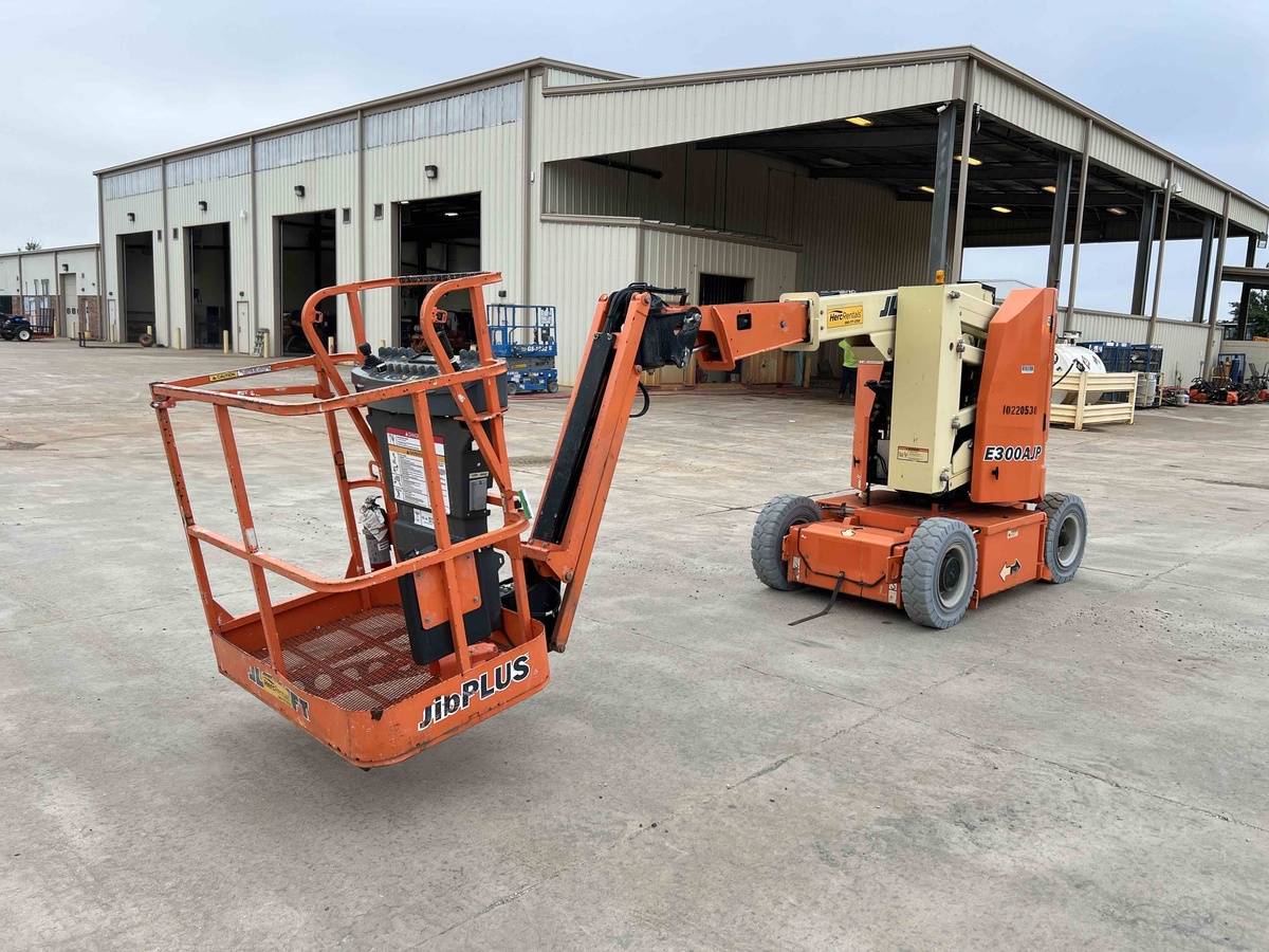 2017 JLG E300AJP-1