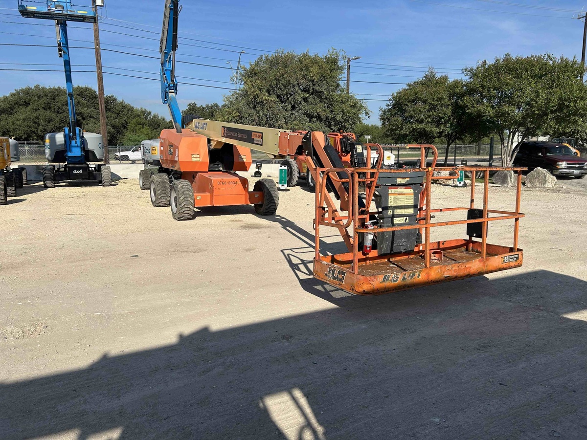 2017 JLG 660SJ-1