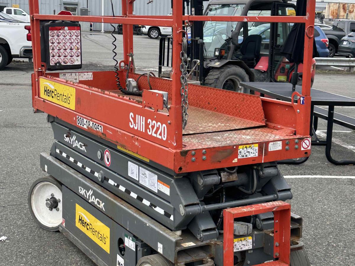 2017 Skyjack SJ-3220