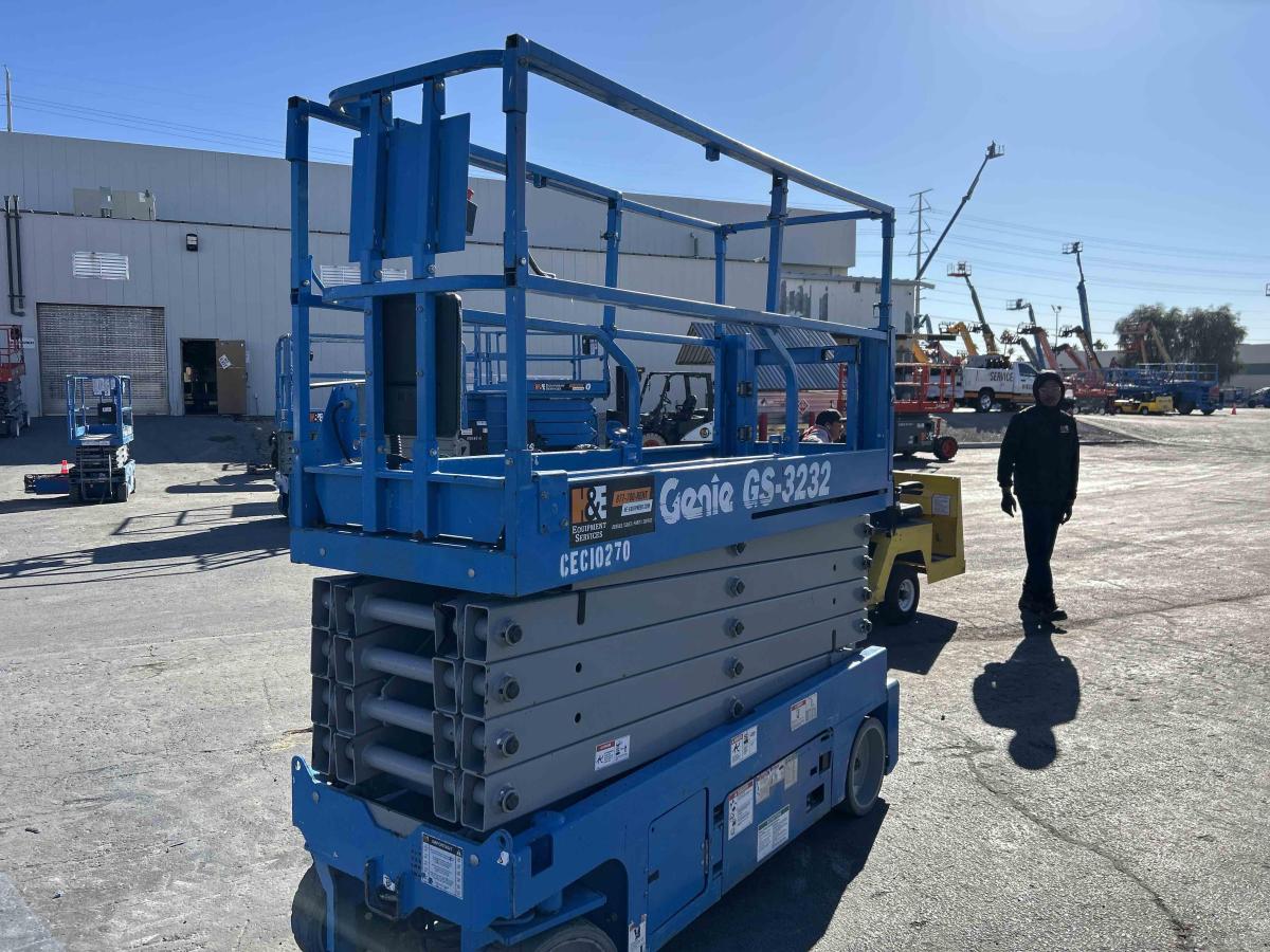 2017 Genie GS-3232