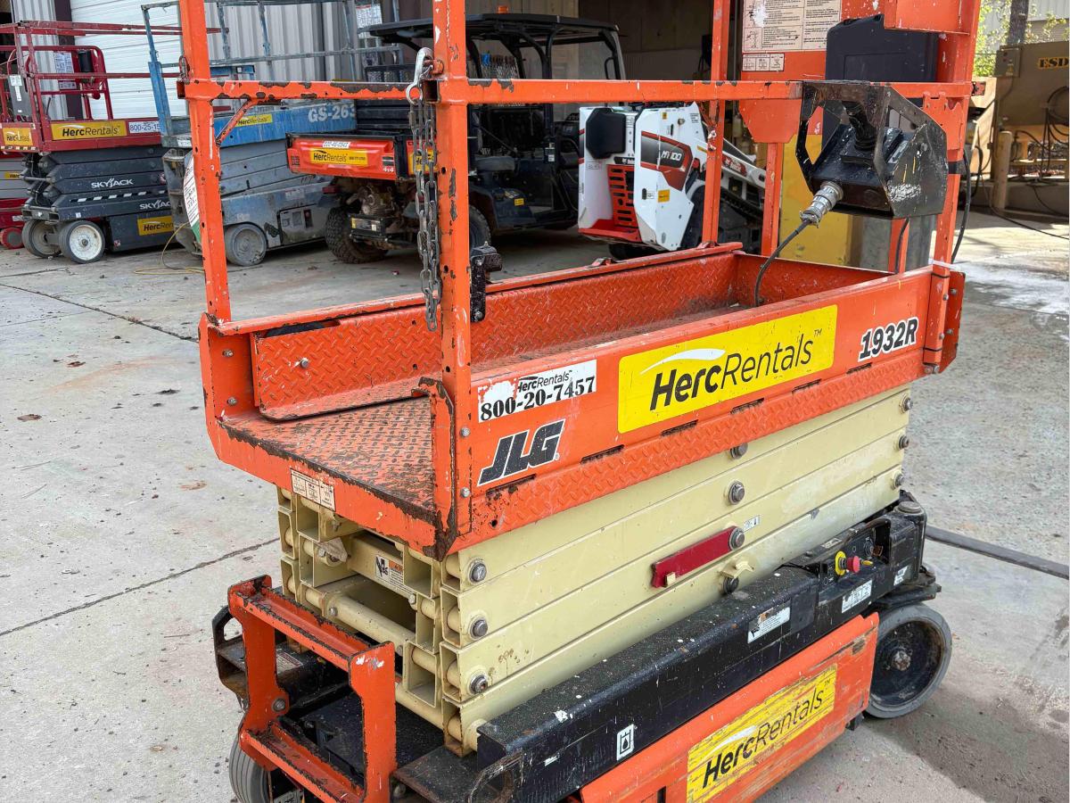 2018 JLG 1932R