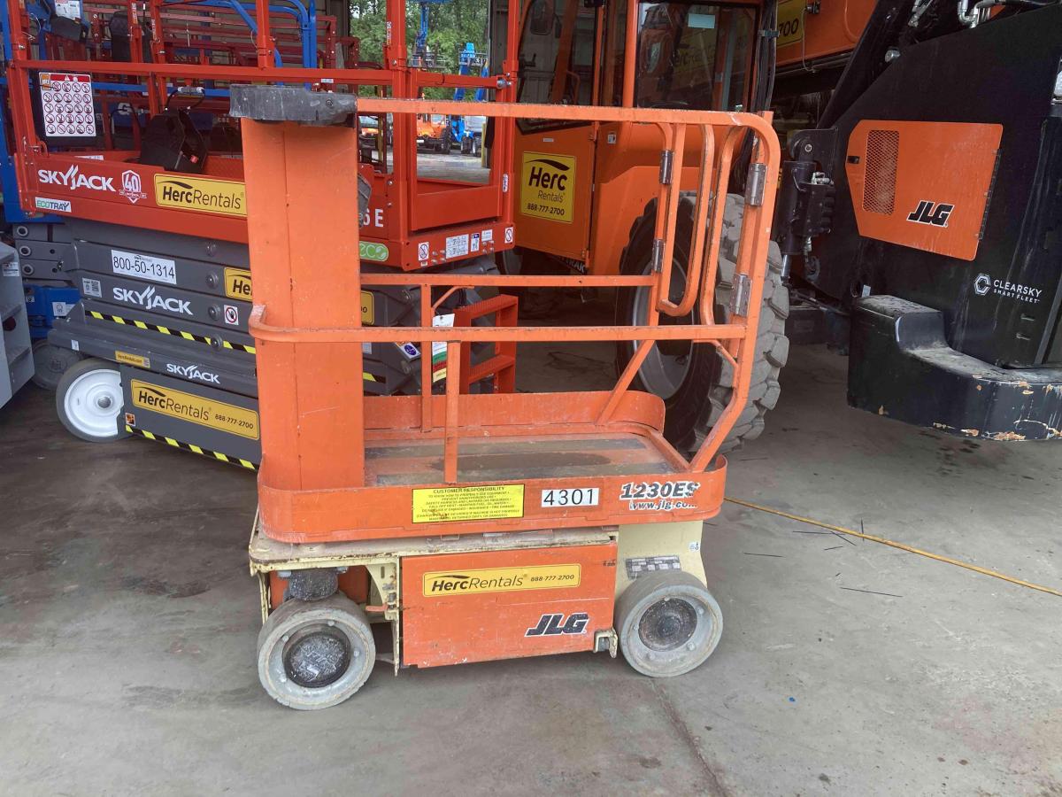 2014 JLG 1230ES