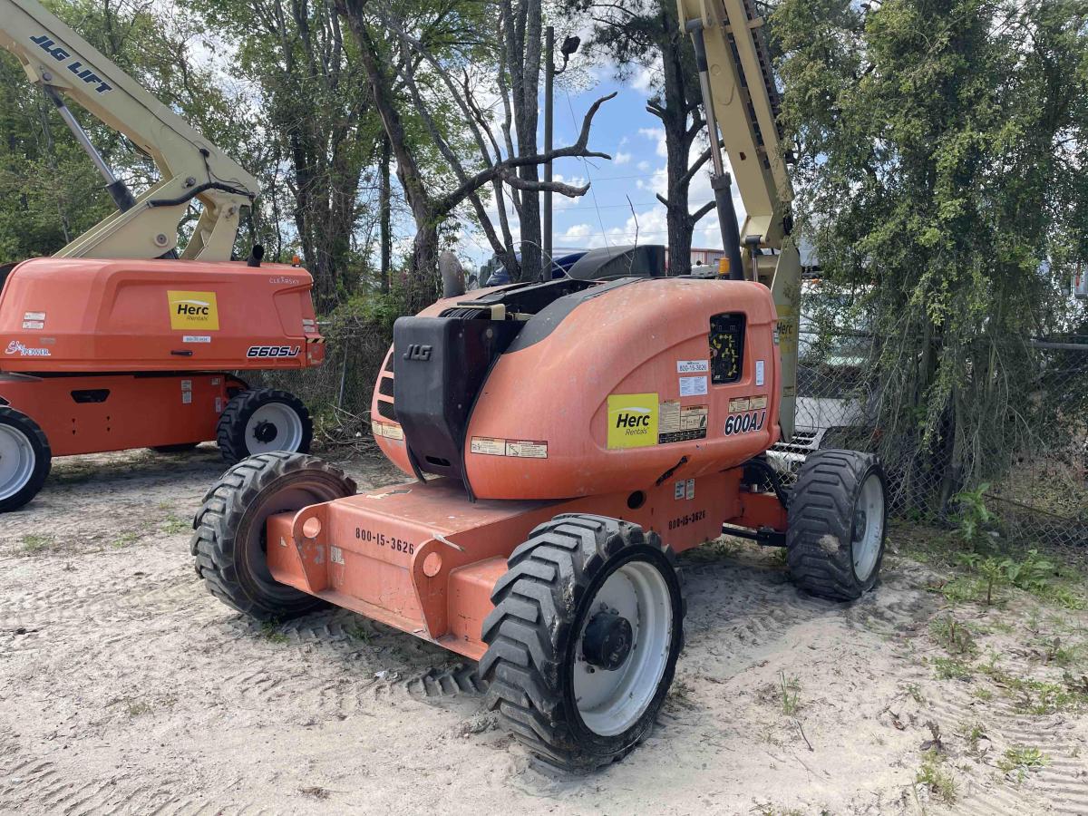 2017 JLG 600AJ