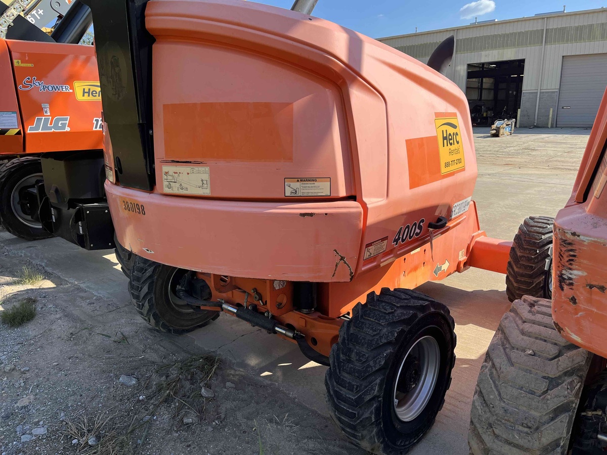2017 JLG 400S-4
